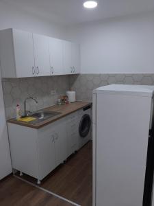 Kuchyň nebo kuchyňský kout v ubytování Apartman-Glavas I