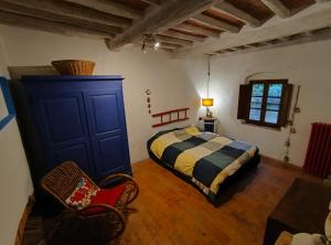 a bedroom with a bed and a blue cabinet at Il Cestino di Ciliege in Certaldo