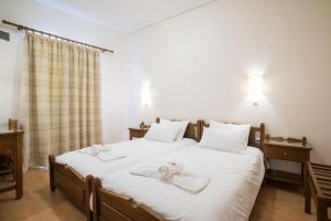 Letto o letti in una camera di THOLOS HOTEL