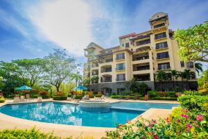 Bazén v ubytování Malinche 38A Luxury Apartment - Reserva Conchal nebo v jeho okolí