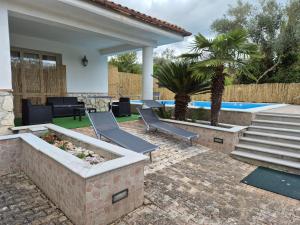 Hồ bơi trong/gần Casa Vacanze Villa DaLu con piscina