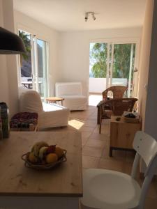 a living room with a bowl of fruit on a table at CasitaCalera in Calera