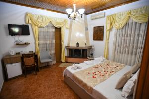 Un pat sau paturi într-o cameră la Rezidenca Aurel Center