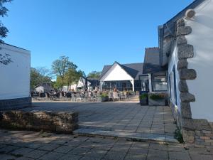 a cobblestone street in front of a building at mobil home 3 chambres 152 in Pont-Aven