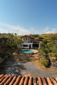 巴里查拉的住宿－Casa Primitivo，一座房子前面设有游泳池