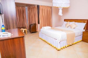 Postel nebo postele na pokoji v ubytování Paleo Hotel and Spa, Thika