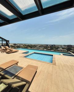 A piscina localizada em Executive Studio Apartment at Kass Towers Accra - Top floor, City View ou nos arredores