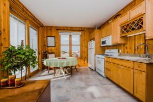 Fotografie z fotogalerie ubytování Sunset Kisses- Beachfront Luxury vacation rental v destinaci South Haven