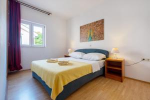 Postel nebo postele na pokoji v ubytování Apartments and Rooms Breeze