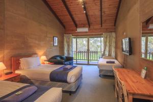 Un pat sau paturi într-o cameră la The Koorabup Motel