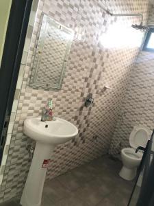 Ein Badezimmer in der Unterkunft Mbazi Hotel