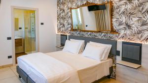 Postel nebo postele na pokoji v ubytování Hotel Benaco Garda ***S