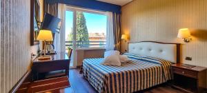 Postel nebo postele na pokoji v ubytování Hotel Benaco Garda ***S
