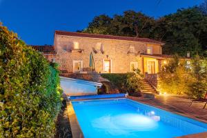 Bazén v ubytovaní Villa Cati Ferienhaus mit beheiztem Pool alebo v jeho blízkosti