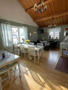 a living room with a table and chairs at Hotell Laurentius in Strängnäs