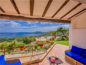 eine Terrasse mit Meerblick in der Unterkunft Sardinia Family Villas - Villa Carmen with sea view and pool in Porto Cervo