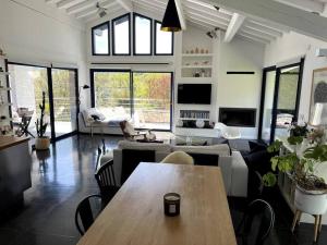a living room with a couch and a table at Maison contemporaine Socoa in Urrugne