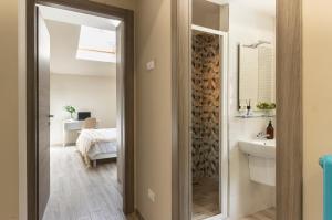 a bathroom with a toilet and a sink and a mirror at Appartamento Al Castello Avezzano in Avezzano