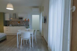 Kuchyň nebo kuchyňský kout v ubytování Fresia B&B