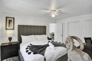 a bedroom with a large bed and a ceiling fan at Victoria Park Regency in Fort Lauderdale