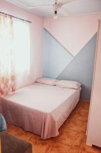 Ένα ή περισσότερα κρεβάτια σε δωμάτιο στο Casa da Flor