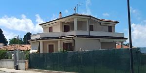 a house behind a fence in front at Villa G&G in Tropea