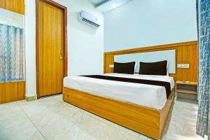 a bedroom with a large bed in a room at OYO Hotel U.K GREEN VALLEY in Chandīgarh