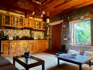 Kuchyň nebo kuchyňský kout v ubytování The OakHurst + 26 fotografií