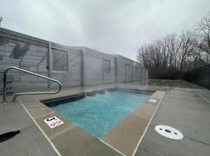 Foto dalla galleria di 'Woodhaven Hideaway' indoor pool, hot tub a South Haven