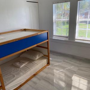 Postel nebo postele na pokoji v ubytování Parnasus Wynwood