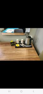 a counter with a tea pot on top of it at Başar hotel in Erdemli