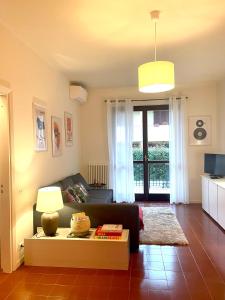 a living room with a couch and a table at La Casa di Simo Appartamento con terrazzo in Salice Terme