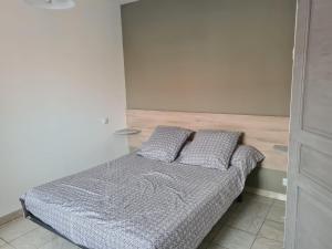 Łóżko lub łóżka w pokoju w obiekcie Villa individuelle 8 personnes clim, internet