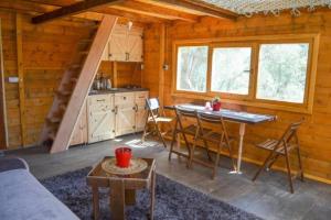 a kitchen and dining room in a log cabin at Mavric Cabin in Ulcinj