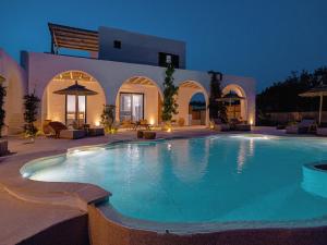 Bazén v ubytování Exquisite Rhodes Villa Villa Boho Chic 6 Bedrooms Private Pool nebo v jeho okolí