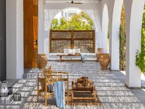 Posezení v ubytování Exquisite Rhodes Villa Villa Boho Chic 6 Bedrooms Private Pool