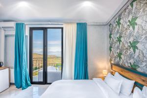 Voodi või voodid majutusasutuse Villaggio Mirzaani Resort toas
