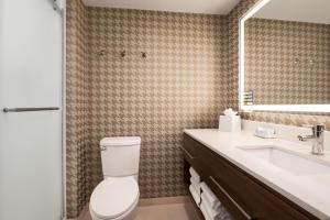 Home2 Suites By Hilton Cheyenne的一间浴室