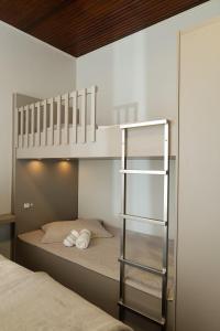 Dviaukštė lova arba lovos apgyvendinimo įstaigoje Hospedagem Tri-Best