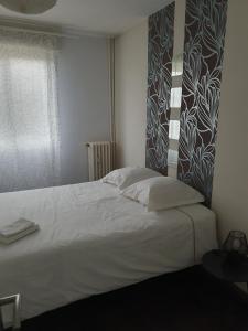 Fotografia z galérie ubytovania Appartement lumineux 2 chambres avec parking et Wifi proche tous commerces v destinácii Besançon