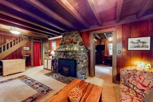 Χώρος καθιστικού στο Sandy River Cabin