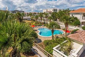 Bazén v ubytování Lovely ocean-view condo with pools, hot tubs, private W/D, & central AC nebo v jeho okolí