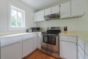 Imagen de la galería de Harborside condo - Walk to downtown and beaches, en South Haven 23 fotos más