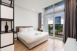 Ένα ή περισσότερα κρεβάτια σε δωμάτιο στο The Rixx Ben Thanh Tower - The One Saigon +78 φωτογραφίες