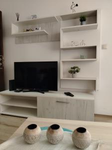 TV i/ili multimedijalni sistem u objektu LUX M apartman