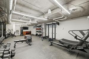 Fitness centrum a/nebo fitness zařízení v ubytování Placemakr Downtown Austin
