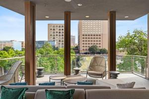 Posezení v ubytování Placemakr Downtown Austin