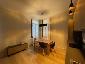 a dining room with a wooden table and chairs at Joy Luxury Suite Barbaria in Venice