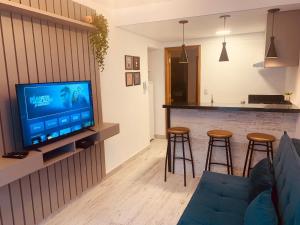 Μια τηλεόραση ή/και κέντρο ψυχαγωγίας στο Studio Adalívia