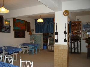 A restaurant or other place to eat at Akar Hotel Még 37 kép